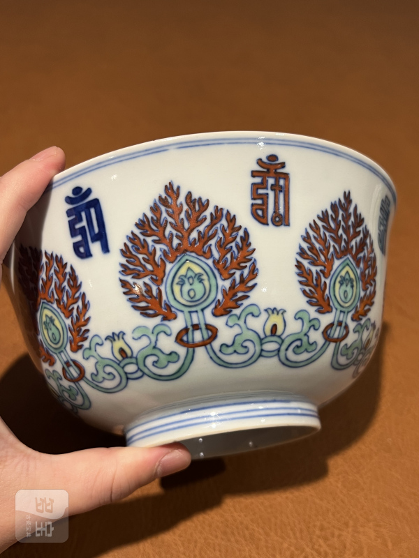 清乾隆 斗彩缠枝宝相花梵文碗 - 图7
